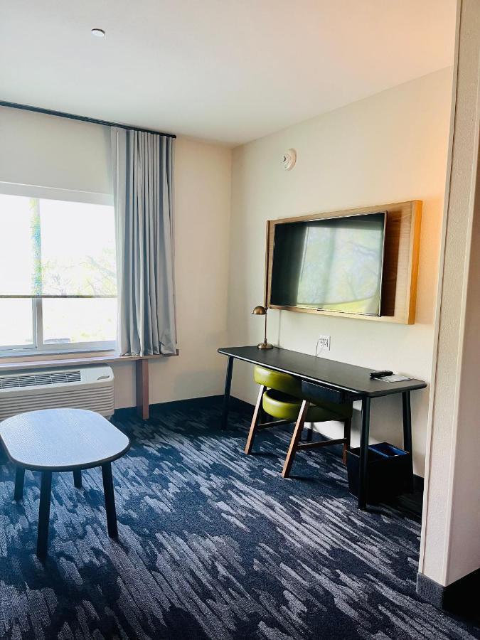 Fairfield Inn & Suites By Marriott Staunton Bagian luar foto