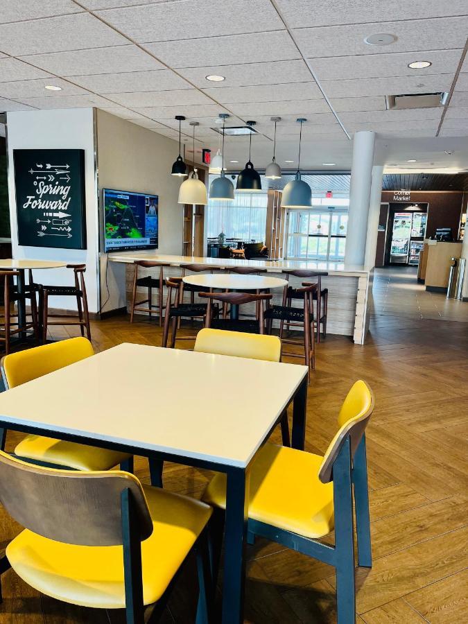 Fairfield Inn & Suites By Marriott Staunton Bagian luar foto