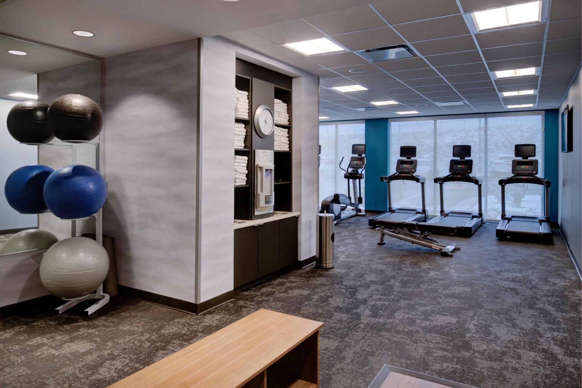 Fairfield Inn & Suites By Marriott Staunton Bagian luar foto