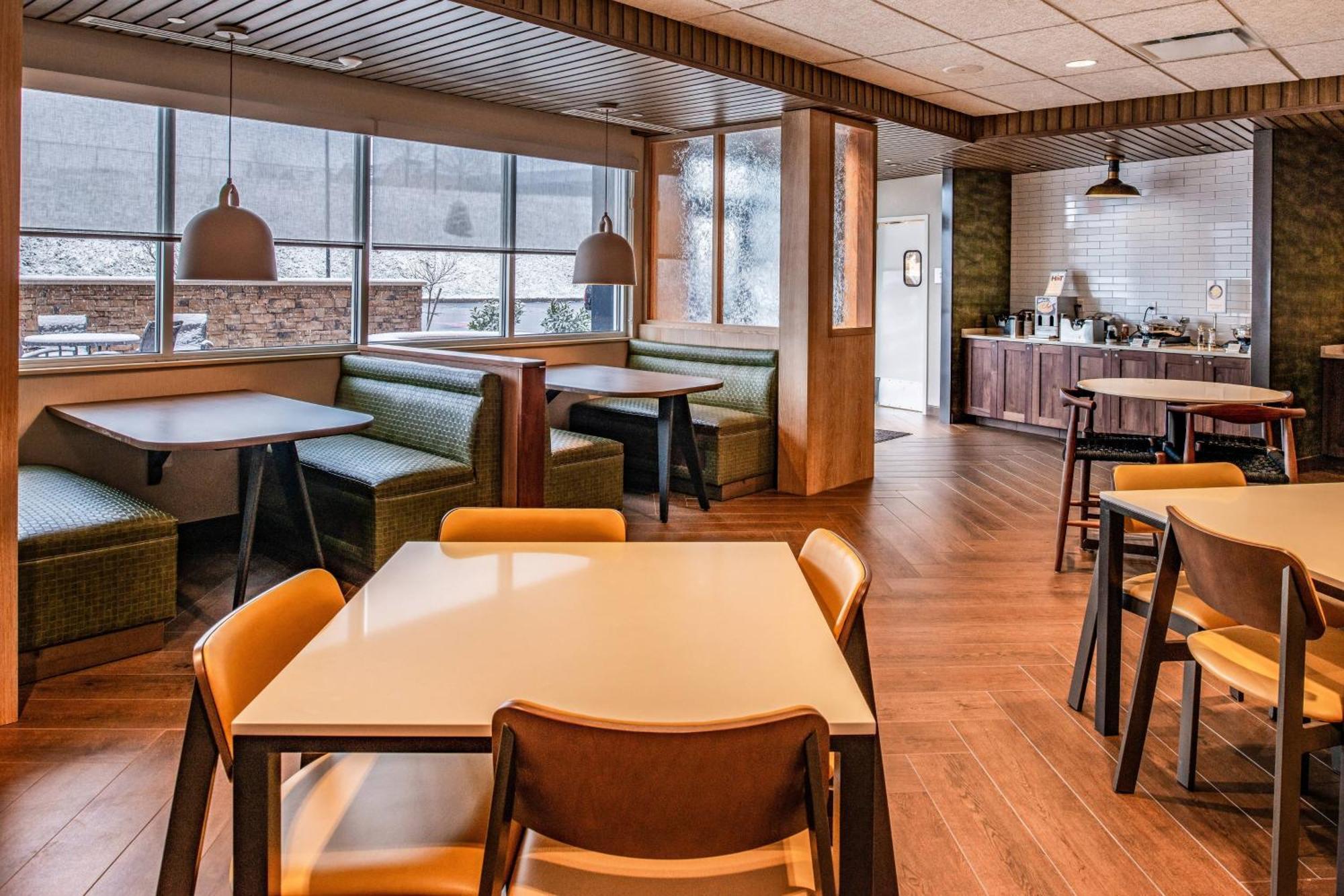 Fairfield Inn & Suites By Marriott Staunton Bagian luar foto